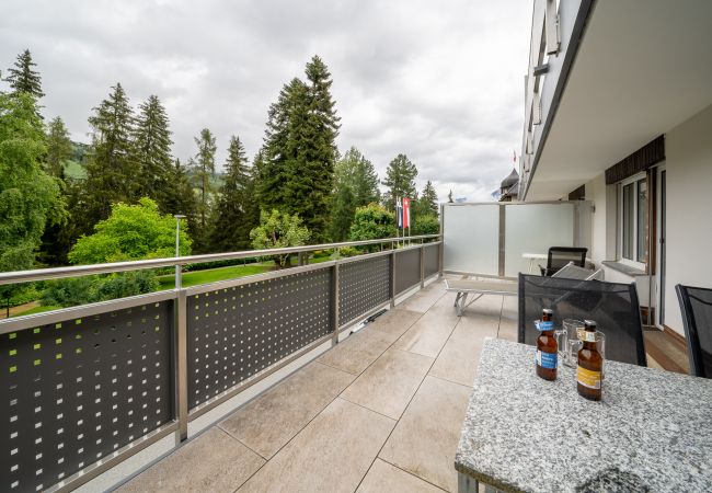 Ferienwohnung in Vulpera - Chasa La Plavna: Charmante 2.5 Zimmerwohnung mit grossem Balkon Nähe Golfplatz Ferienwohnung in Vulpera - Chasa La Plavna: Charmante 2.5 Zimmerwohnung mit grossem Balkon Nähe Golfplatz