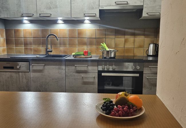 Ferienwohnung in Vulpera - Chasa La Plavna: Charmante 2.5 Zimmerwohnung mit grossem Balkon Nähe Golfplatz Ferienwohnung in Vulpera - Chasa La Plavna: Charmante 2.5 Zimmerwohnung mit grossem Balkon Nähe Golfplatz