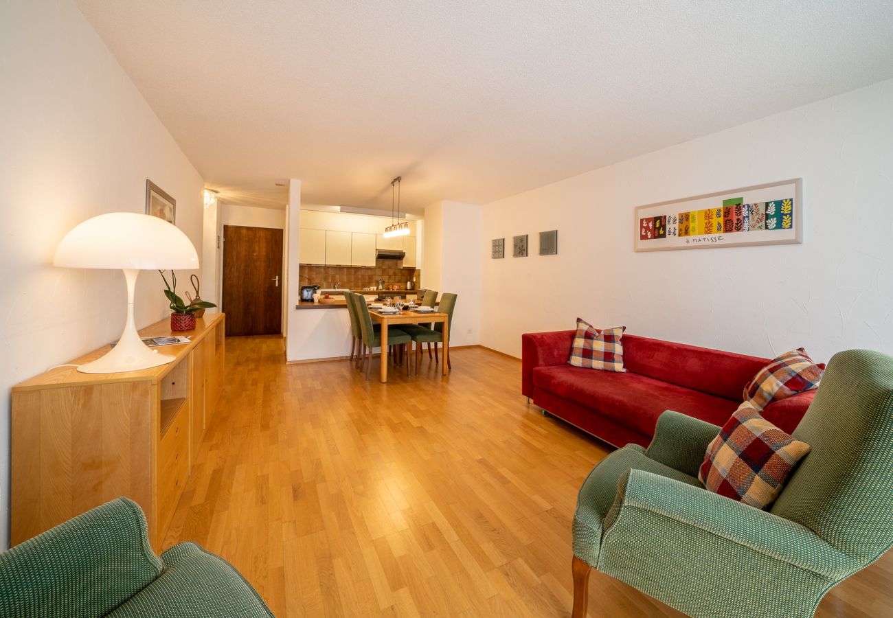 Ferienwohnung in Vulpera - Chasa La Plavna: Charmante 2.5 Zimmerwohnung mit grossem Balkon Nähe Golfplatz