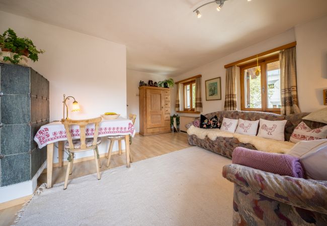 Ferienwohnung in Vnà - Chasa Rosa 2: 2.5-Zimmerwohnung im idyllischen und sonnenverwöhnten Bergdorf Vnà Ferienwohnung in Vnà - Chasa Rosa 2: 2.5-Zimmerwohnung im idyllischen und sonnenverwöhnten Bergdorf Vnà