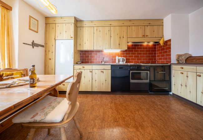 Ferienwohnung in Vnà - Chasa Rosa 2: 2.5-Zimmerwohnung im idyllischen und sonnenverwöhnten Bergdorf Vnà Ferienwohnung in Vnà - Chasa Rosa 2: 2.5-Zimmerwohnung im idyllischen und sonnenverwöhnten Bergdorf Vnà