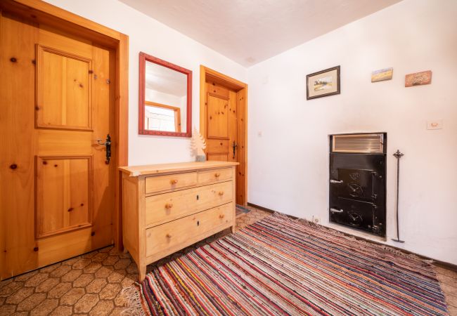 Ferienwohnung in Vnà - Chasa Rosa 2: 2.5-Zimmerwohnung im idyllischen und sonnenverwöhnten Bergdorf Vnà Ferienwohnung in Vnà - Chasa Rosa 2: 2.5-Zimmerwohnung im idyllischen und sonnenverwöhnten Bergdorf Vnà