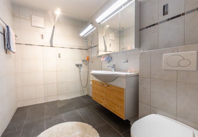 Ferienwohnung in Scuol - La Stüvetta: Moderne, qualitativ hochstehend ausgebaute 2.5 Zimmerwohnung direkt bei der Bergbahn Motta Naluns Ferienwohnung in Scuol - La Stüvetta: Moderne, qualitativ hochstehend ausgebaute 2.5 Zimmerwohnung direkt bei der Bergbahn Motta Naluns