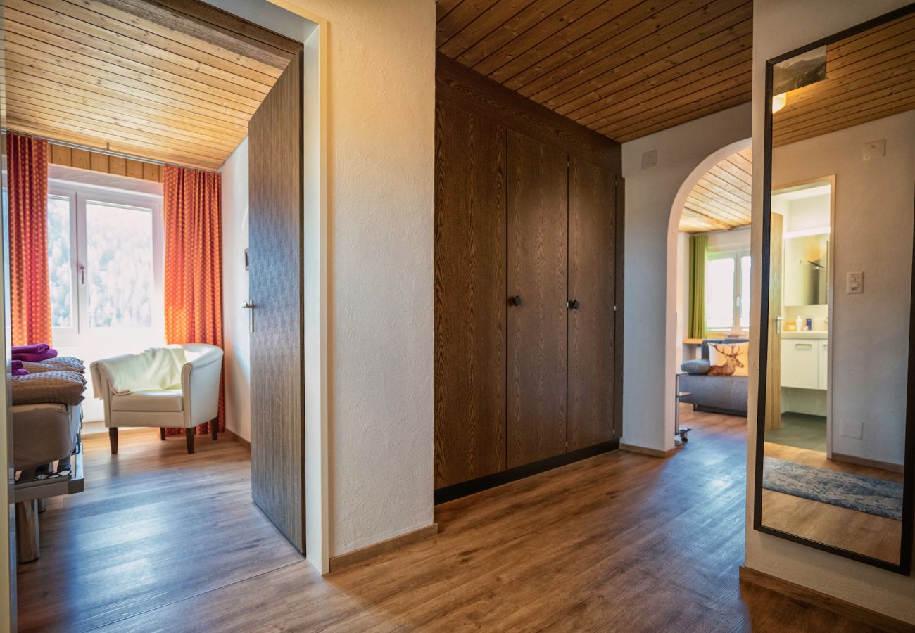 Ferienwohnung in Scuol - Chasa Gisep Wohnung: Charmante 2.5-Zimmerwohnung zentral gelegen in Nähe Engadin Bad Scuol