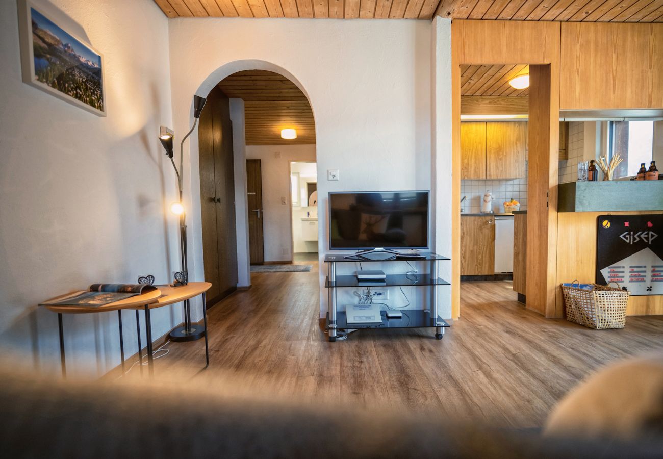 Ferienwohnung in Scuol - Chasa Gisep Wohnung: Charmante 2.5-Zimmerwohnung zentral gelegen in Nähe Engadin Bad Scuol