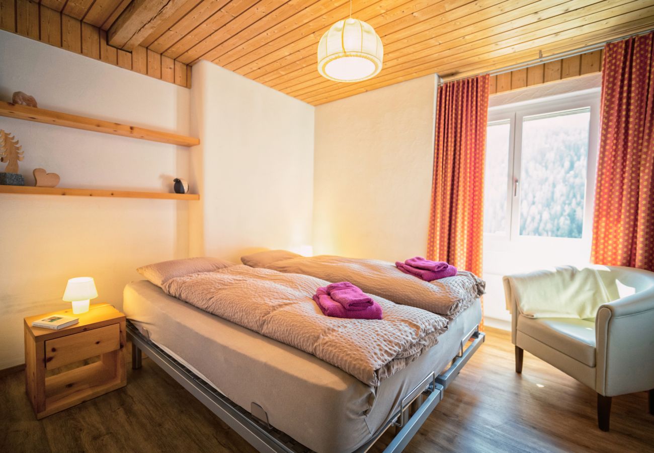 Ferienwohnung in Scuol - Chasa Gisep Wohnung: Charmante 2.5-Zimmerwohnung zentral gelegen in Nähe Engadin Bad Scuol