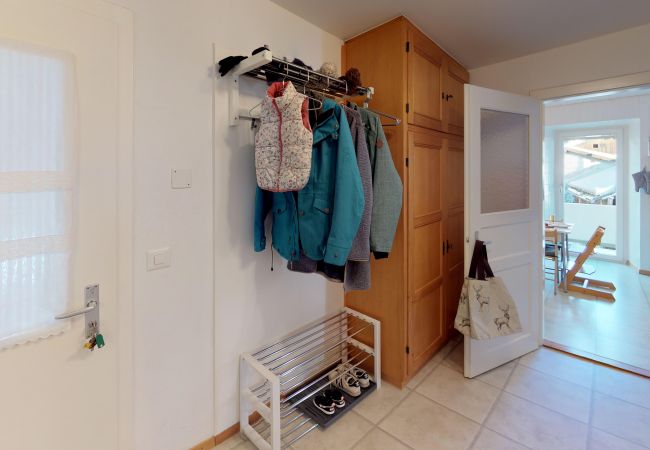 Ferienwohnung in Scuol - Chasa Silvretta: Neu eingerichtete, gut gelegene 2,5 Zimmer Ferienwohnung Ferienwohnung in Scuol - Chasa Silvretta: Neu eingerichtete, gut gelegene 2,5 Zimmer Ferienwohnung