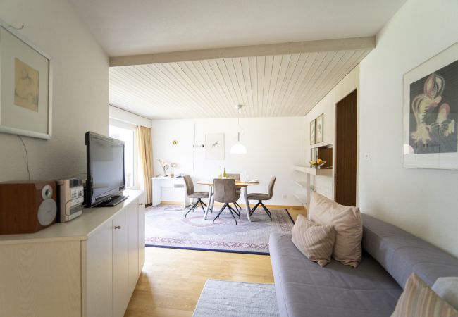 Ferienwohnung in Scuol - Brentschpark 28: Gemütliche 2.5-Zimmerwohung im ruhig im ruhig gelegenem Brentschpark Ferienwohnung in Scuol - Brentschpark 28: Gemütliche 2.5-Zimmerwohung im ruhig im ruhig gelegenem Brentschpark