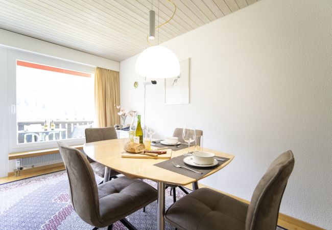 Ferienwohnung in Scuol - Brentschpark 28: Gemütliche 2.5-Zimmerwohung im ruhig im ruhig gelegenem Brentschpark Ferienwohnung in Scuol - Brentschpark 28: Gemütliche 2.5-Zimmerwohung im ruhig im ruhig gelegenem Brentschpark