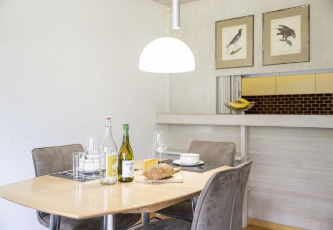 Ferienwohnung in Scuol - Brentschpark 28: Gemütliche 2.5-Zimmerwohung im ruhig im ruhig gelegenem Brentschpark Ferienwohnung in Scuol - Brentschpark 28: Gemütliche 2.5-Zimmerwohung im ruhig im ruhig gelegenem Brentschpark