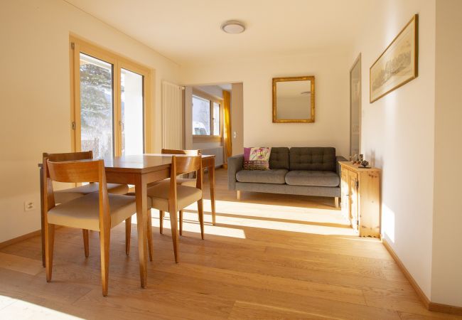 Ferienwohnung in Scuol - Chasa Avant Muglins: Gartenwohnung mit Ausblick Ferienwohnung in Scuol - Chasa Avant Muglins: Gartenwohnung mit Ausblick