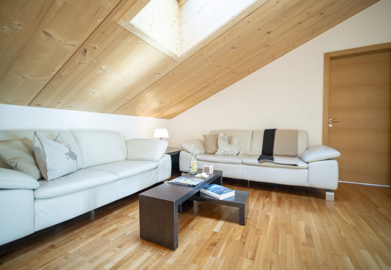 Ferienwohnung in Scuol - Chasa Bagnera 174: moderne 3 1/2 -Zimmer Dachwohnung gleich beim Engadin Bad Scuol