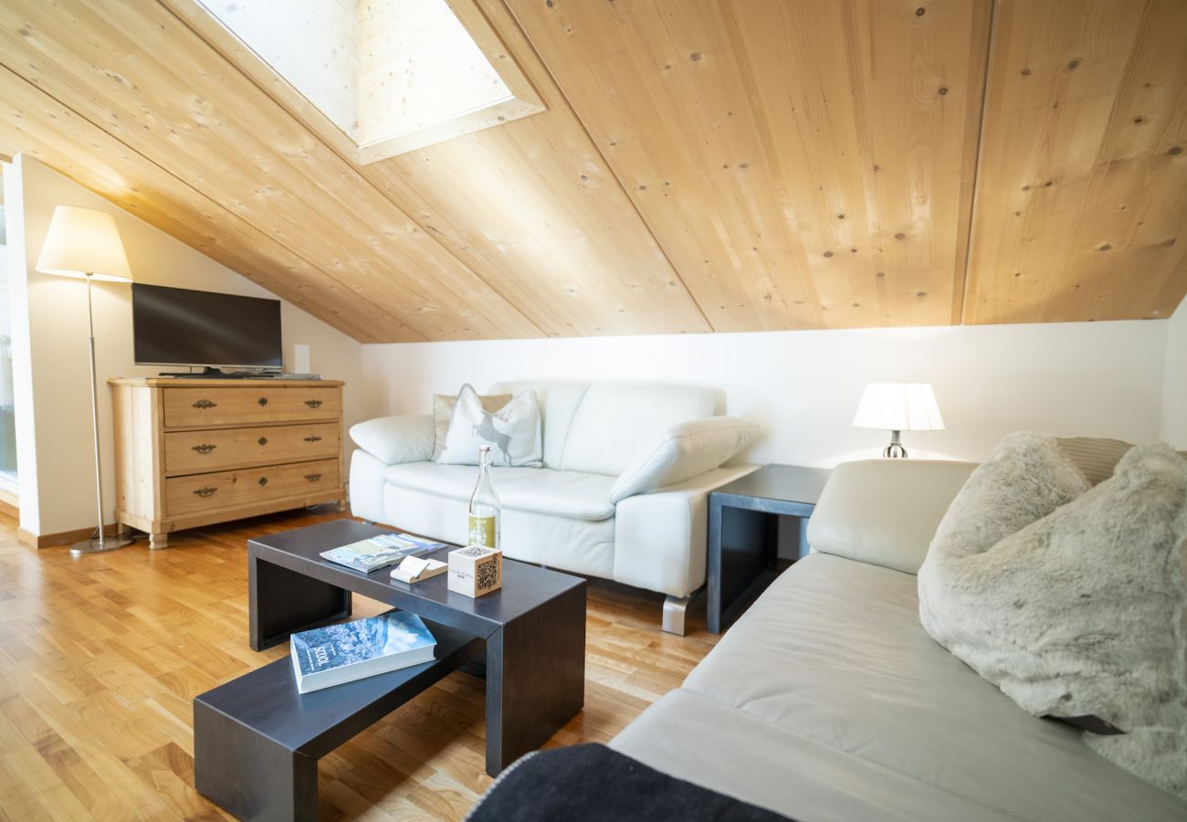 Ferienwohnung in Scuol - Chasa Bagnera 174: moderne 3 1/2 -Zimmer Dachwohnung gleich beim Engadin Bad Scuol