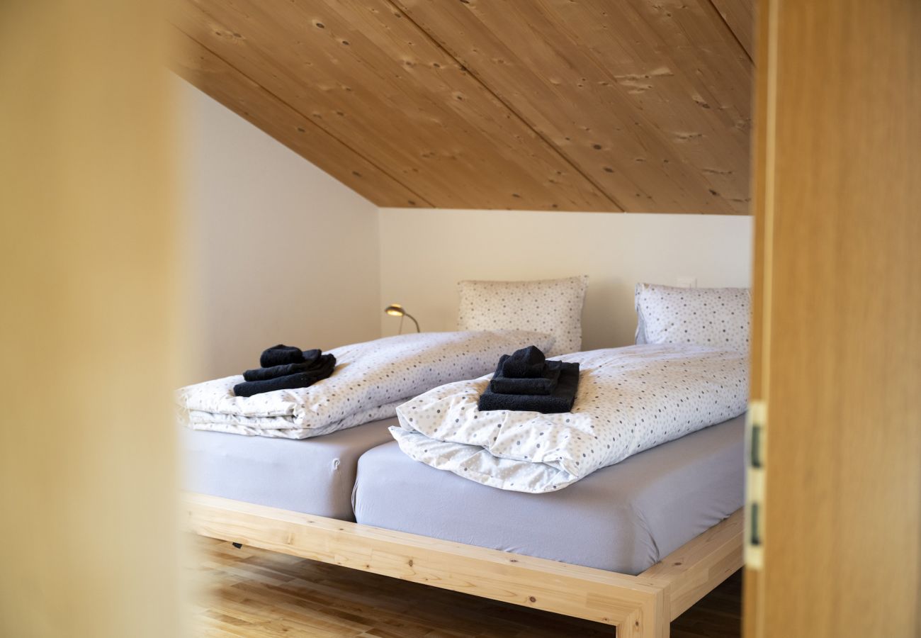 Ferienwohnung in Scuol - Chasa Bagnera 174: moderne 3 1/2 -Zimmer Dachwohnung gleich beim Engadin Bad Scuol