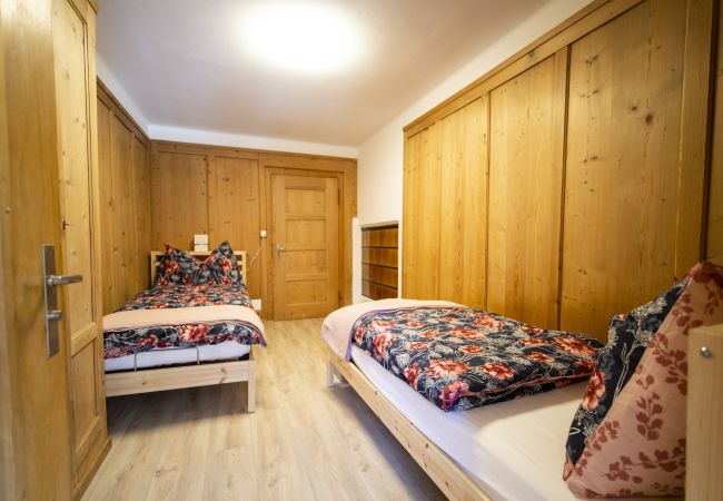 Ferienwohnung in Ramosch - Chasa Schilana 84: Liebevoll eingerichtete 3.5-Zimmerwohnung im Herzen von Ramosch Ferienwohnung in Ramosch - Chasa Schilana 84: Liebevoll eingerichtete 3.5-Zimmerwohnung im Herzen von Ramosch