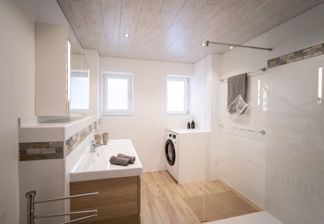 Ferienwohnung in Ramosch - Chasa Schilana 84: Liebevoll eingerichtete 3.5-Zimmerwohnung im Herzen von Ramosch Ferienwohnung in Ramosch - Chasa Schilana 84: Liebevoll eingerichtete 3.5-Zimmerwohnung im Herzen von Ramosch