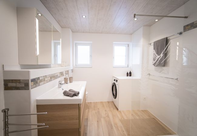 Ferienwohnung in Ramosch - Chasa Schilana 84: Liebevoll eingerichtete 3.5-Zimmerwohnung im Herzen von Ramosch Ferienwohnung in Ramosch - Chasa Schilana 84: Liebevoll eingerichtete 3.5-Zimmerwohnung im Herzen von Ramosch