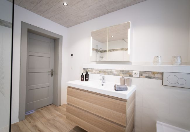 Ferienwohnung in Ramosch - Chasa Schilana 84: Liebevoll eingerichtete 3.5-Zimmerwohnung im Herzen von Ramosch Ferienwohnung in Ramosch - Chasa Schilana 84: Liebevoll eingerichtete 3.5-Zimmerwohnung im Herzen von Ramosch