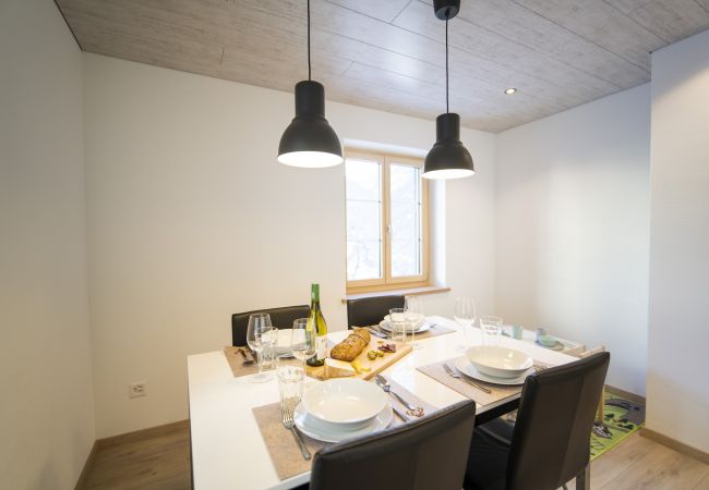 Ferienwohnung in Ramosch - Chasa Schilana 84: Liebevoll eingerichtete 3.5-Zimmerwohnung im Herzen von Ramosch Ferienwohnung in Ramosch - Chasa Schilana 84: Liebevoll eingerichtete 3.5-Zimmerwohnung im Herzen von Ramosch