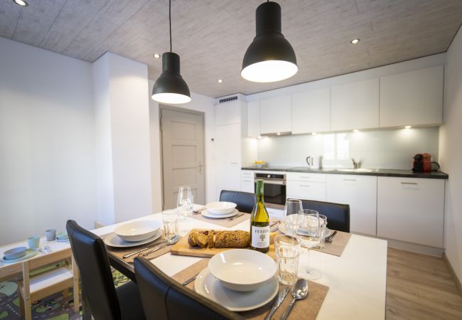 Ferienwohnung in Ramosch - Chasa Schilana 84: Liebevoll eingerichtete 3.5-Zimmerwohnung im Herzen von Ramosch Ferienwohnung in Ramosch - Chasa Schilana 84: Liebevoll eingerichtete 3.5-Zimmerwohnung im Herzen von Ramosch