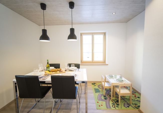 Ferienwohnung in Ramosch - Chasa Schilana 84: Liebevoll eingerichtete 3.5-Zimmerwohnung im Herzen von Ramosch Ferienwohnung in Ramosch - Chasa Schilana 84: Liebevoll eingerichtete 3.5-Zimmerwohnung im Herzen von Ramosch