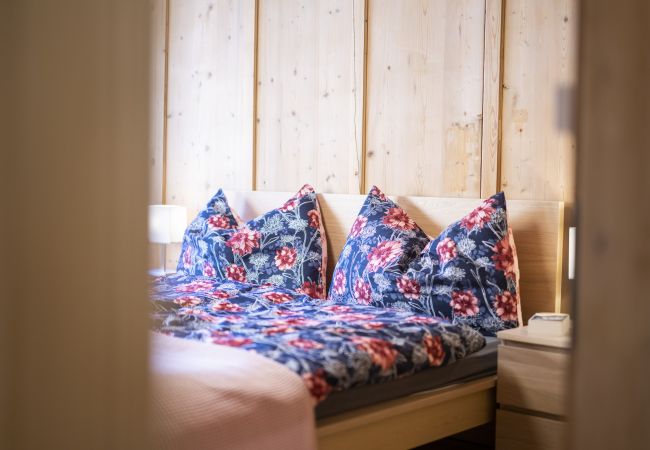 Ferienwohnung in Ramosch - Chasa Schilana 84: Liebevoll eingerichtete 3.5-Zimmerwohnung im Herzen von Ramosch Ferienwohnung in Ramosch - Chasa Schilana 84: Liebevoll eingerichtete 3.5-Zimmerwohnung im Herzen von Ramosch