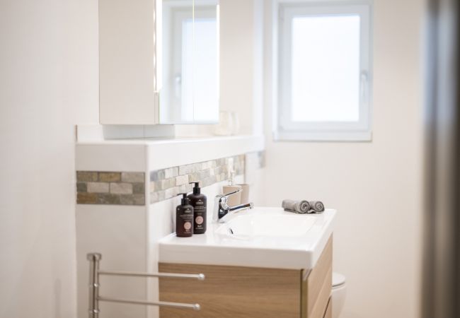 Ferienwohnung in Ramosch - Chasa Schilana 84: Liebevoll eingerichtete 3.5-Zimmerwohnung im Herzen von Ramosch Ferienwohnung in Ramosch - Chasa Schilana 84: Liebevoll eingerichtete 3.5-Zimmerwohnung im Herzen von Ramosch