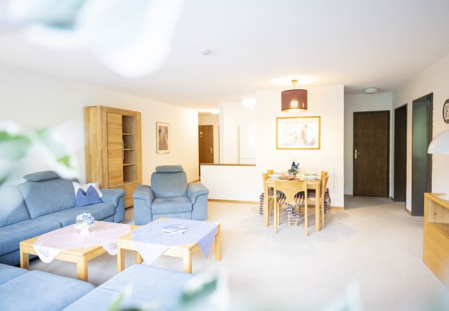 Ferienwohnung in Vulpera - Chasa Plavna - Willeke: Schöne und gemütliche 3.5-Zimmerwohung mit grossem Balkon in Vulpera Ferienwohnung in Vulpera - Chasa Plavna - Willeke: Schöne und gemütliche 3.5-Zimmerwohung mit grossem Balkon in Vulpera
