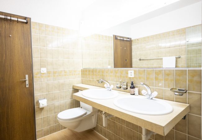 Ferienwohnung in Vulpera - Chasa Plavna - Willeke: Schöne und gemütliche 3.5-Zimmerwohung mit grossem Balkon in Vulpera Ferienwohnung in Vulpera - Chasa Plavna - Willeke: Schöne und gemütliche 3.5-Zimmerwohung mit grossem Balkon in Vulpera