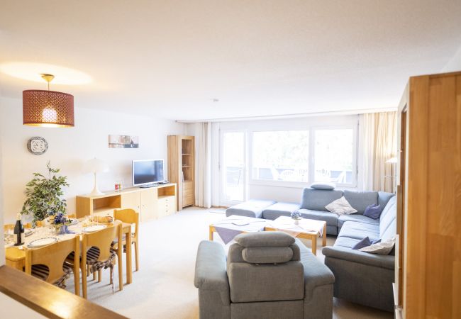 Ferienwohnung in Vulpera - Chasa Plavna - Willeke: Schöne und gemütliche 3.5-Zimmerwohung mit grossem Balkon in Vulpera Ferienwohnung in Vulpera - Chasa Plavna - Willeke: Schöne und gemütliche 3.5-Zimmerwohung mit grossem Balkon in Vulpera