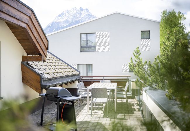 Ferienwohnung in Scuol - Chasa Stradun 400: renovierte 3.5-Zimmer-Dachwohnung im Herzen von Scuol Ferienwohnung in Scuol - Chasa Stradun 400: renovierte 3.5-Zimmer-Dachwohnung im Herzen von Scuol