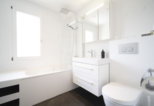 Ferienwohnung in Scuol - Chasa Stradun 400: renovierte 3.5-Zimmer-Dachwohnung im Herzen von Scuol Ferienwohnung in Scuol - Chasa Stradun 400: renovierte 3.5-Zimmer-Dachwohnung im Herzen von Scuol