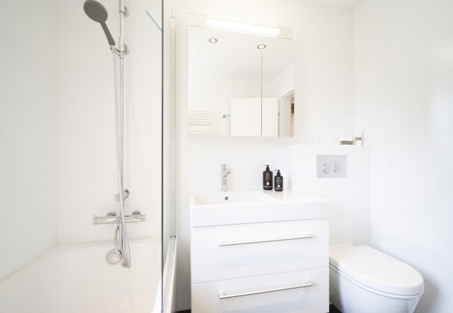 Ferienwohnung in Scuol - Chasa Stradun 400: renovierte 3.5-Zimmer-Dachwohnung im Herzen von Scuol Ferienwohnung in Scuol - Chasa Stradun 400: renovierte 3.5-Zimmer-Dachwohnung im Herzen von Scuol