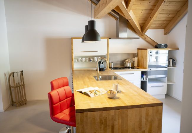 Ferienwohnung in Scuol - Chasa Stradun 400: renovierte 3.5-Zimmer-Dachwohnung im Herzen von Scuol Ferienwohnung in Scuol - Chasa Stradun 400: renovierte 3.5-Zimmer-Dachwohnung im Herzen von Scuol