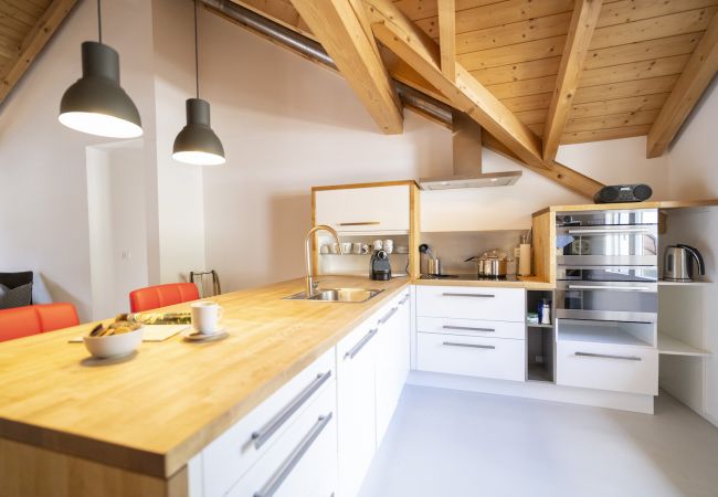 Ferienwohnung in Scuol - Chasa Stradun 400: renovierte 3.5-Zimmer-Dachwohnung im Herzen von Scuol Ferienwohnung in Scuol - Chasa Stradun 400: renovierte 3.5-Zimmer-Dachwohnung im Herzen von Scuol