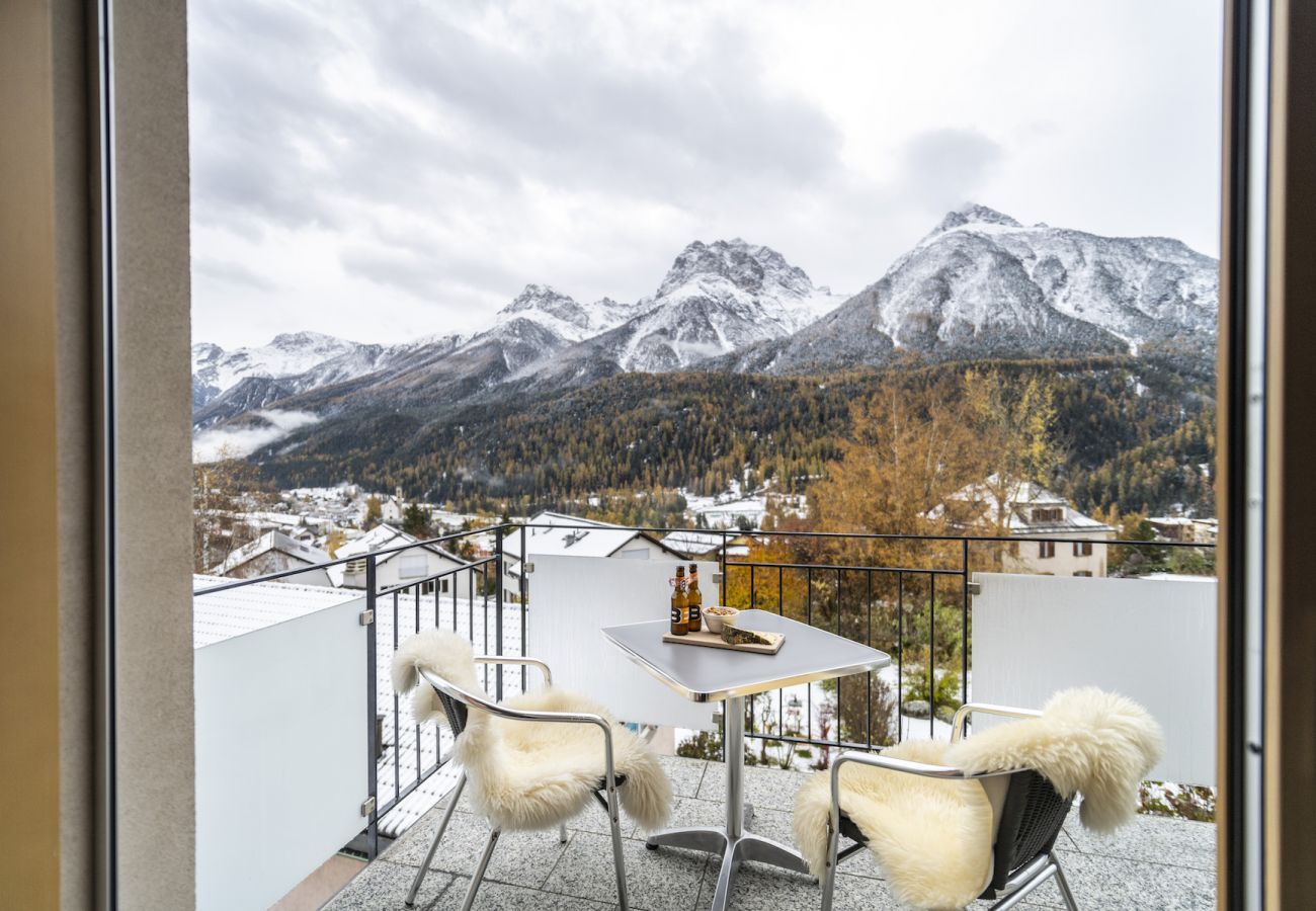 Ferienwohnung in Scuol - CHASA CAPRICORNIN: MODERNE UND GROSSRÄUMIGE ATTIKAWOHNUNG DIREKT BEI DER BERGBAHN MOTTA NALUNS