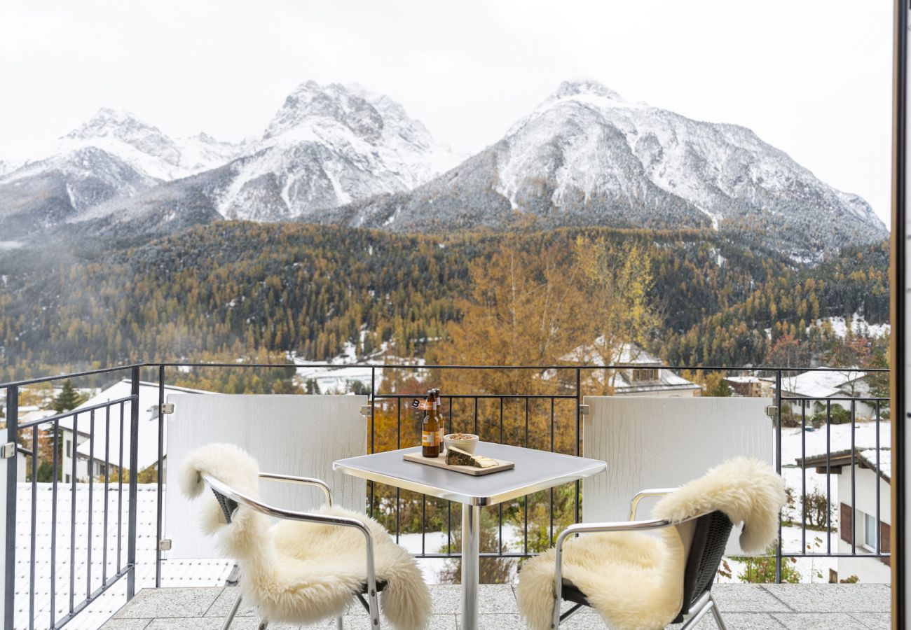 Ferienwohnung in Scuol - CHASA CAPRICORNIN: MODERNE UND GROSSRÄUMIGE ATTIKAWOHNUNG DIREKT BEI DER BERGBAHN MOTTA NALUNS