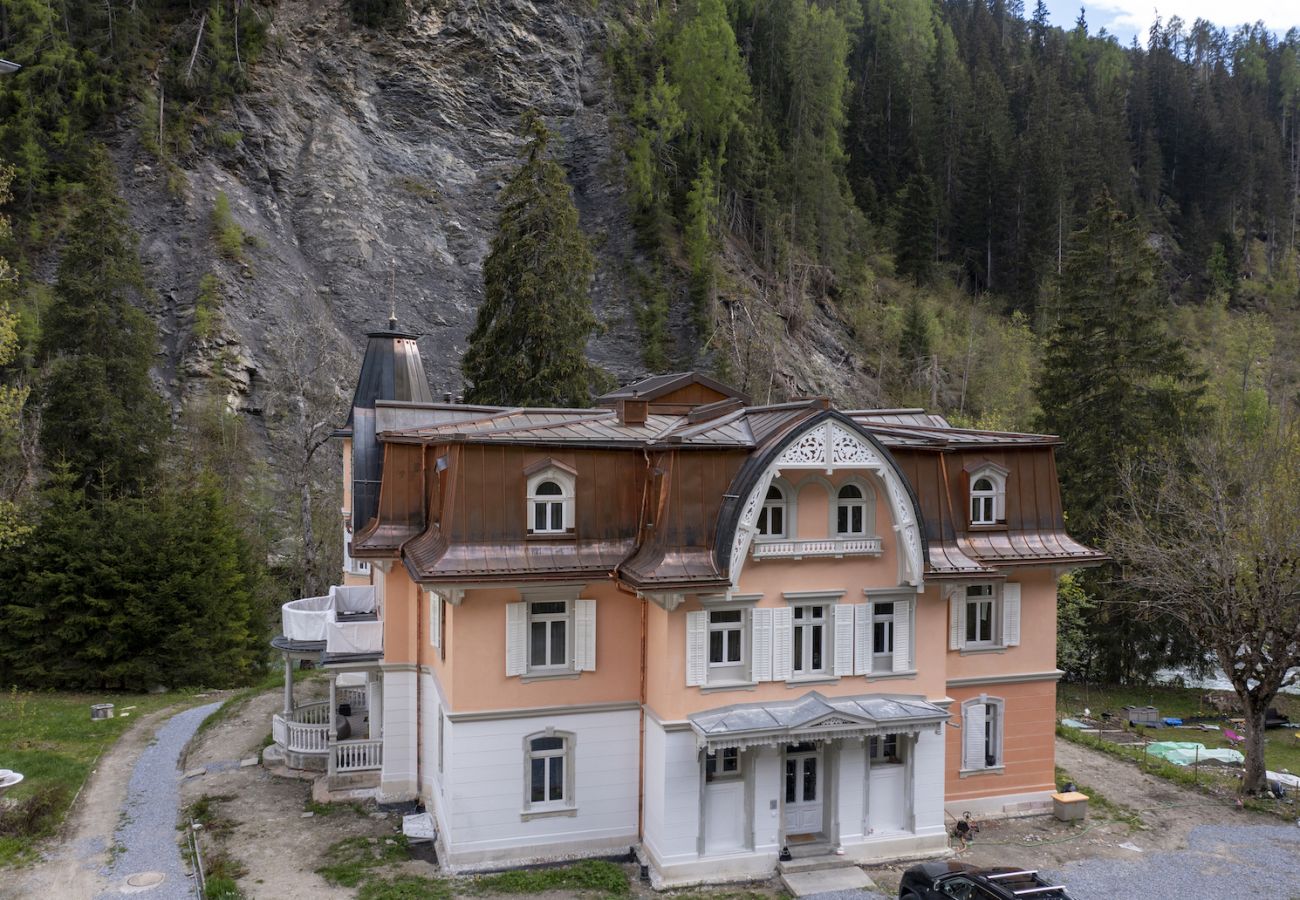 Ferienwohnung in Scuol - VILLA VICTORIA: 3.5-ZIMMERWOHNUNG IN DER GESCHICHTSTRÄCHTIGEN VILLA VICTORIA IN NAIRS, SCUOL