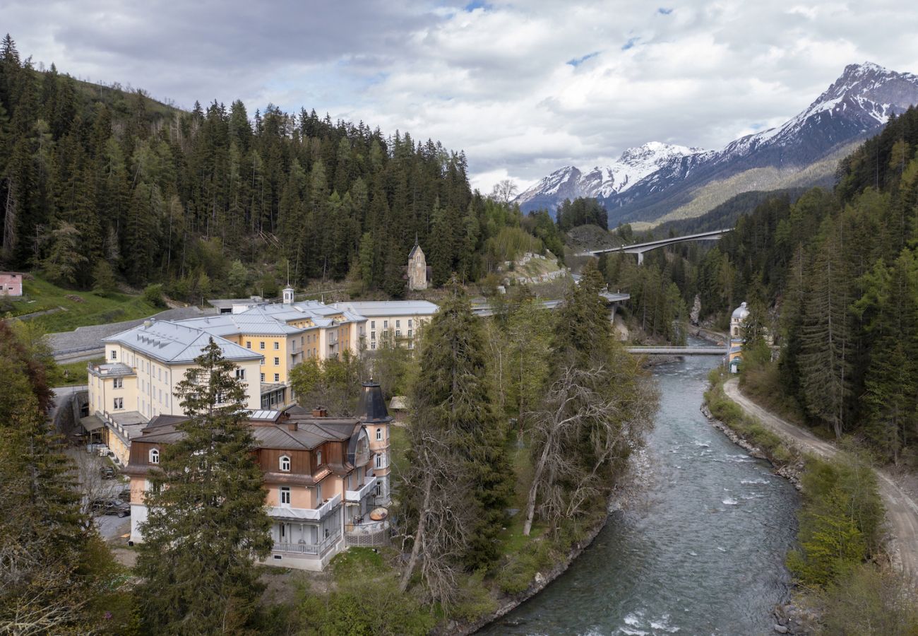 Ferienwohnung in Scuol - VILLA VICTORIA: 3.5-ZIMMERWOHNUNG IN DER GESCHICHTSTRÄCHTIGEN VILLA VICTORIA IN NAIRS, SCUOL