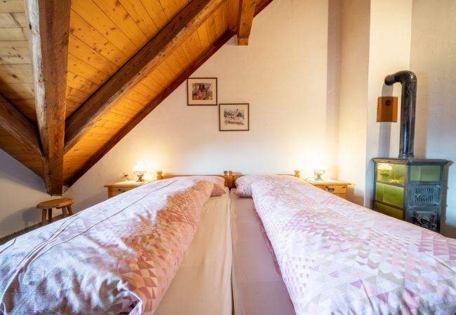 Ferienwohnung in Vnà - Chasa Rosa 3: 3.5-Zimmerwohnung im idyllischen und sonnenverwöhnten Bergdorf Vnà Ferienwohnung in Vnà - Chasa Rosa 3: 3.5-Zimmerwohnung im idyllischen und sonnenverwöhnten Bergdorf Vnà