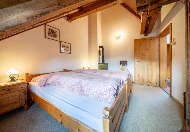 Ferienwohnung in Vnà - Chasa Rosa 3: 3.5-Zimmerwohnung im idyllischen und sonnenverwöhnten Bergdorf Vnà Ferienwohnung in Vnà - Chasa Rosa 3: 3.5-Zimmerwohnung im idyllischen und sonnenverwöhnten Bergdorf Vnà