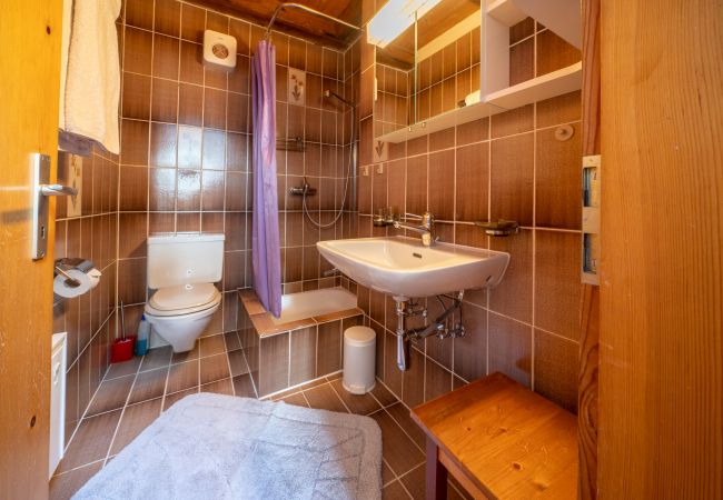 Ferienwohnung in Vnà - Chasa Rosa 3: 3.5-Zimmerwohnung im idyllischen und sonnenverwöhnten Bergdorf Vnà Ferienwohnung in Vnà - Chasa Rosa 3: 3.5-Zimmerwohnung im idyllischen und sonnenverwöhnten Bergdorf Vnà