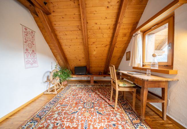 Ferienwohnung in Vnà - Chasa Rosa 3: 3.5-Zimmerwohnung im idyllischen und sonnenverwöhnten Bergdorf Vnà Ferienwohnung in Vnà - Chasa Rosa 3: 3.5-Zimmerwohnung im idyllischen und sonnenverwöhnten Bergdorf Vnà