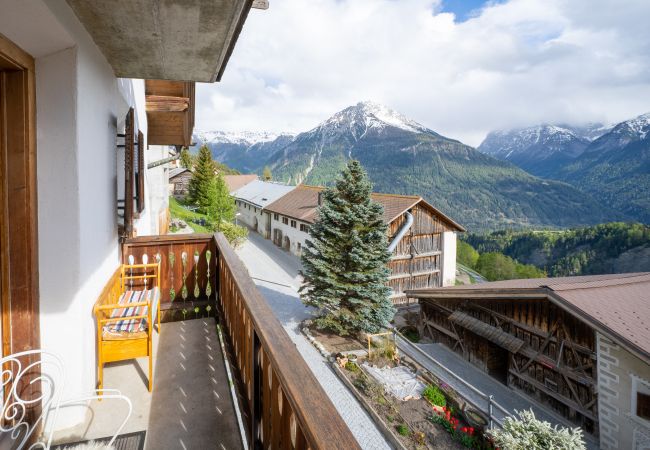 Ferienwohnung in Vnà - Chasa Rosa 1: 3.5-Zimmerwohung im idyllischen und sonnenverwöhnten Bergdorf Vnà Ferienwohnung in Vnà - Chasa Rosa 1: 3.5-Zimmerwohung im idyllischen und sonnenverwöhnten Bergdorf Vnà