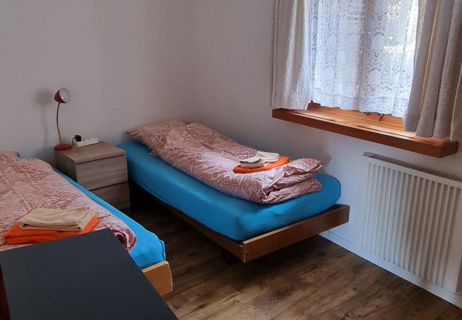 Ferienwohnung in Vnà - Chasa Rosa 1: 3.5-Zimmerwohung im idyllischen und sonnenverwöhnten Bergdorf Vnà Ferienwohnung in Vnà - Chasa Rosa 1: 3.5-Zimmerwohung im idyllischen und sonnenverwöhnten Bergdorf Vnà