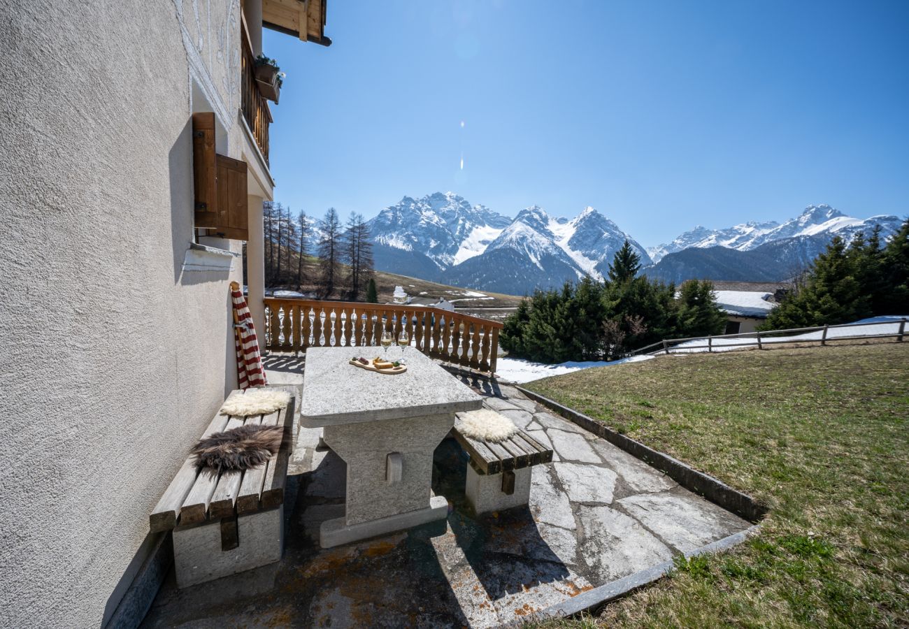 Ferienwohnung in Ftan - CHASA MUNT PLAN: SCHÖNE 3.5 ZIMMERWOHNUNG MIT AUSSICHT AUF DIE UNTERENGADINER DOLOMITEN