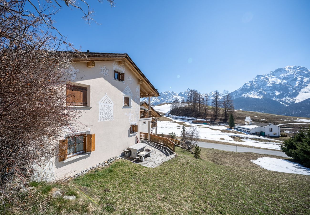 Ferienwohnung in Ftan - CHASA MUNT PLAN: SCHÖNE 3.5 ZIMMERWOHNUNG MIT AUSSICHT AUF DIE UNTERENGADINER DOLOMITEN