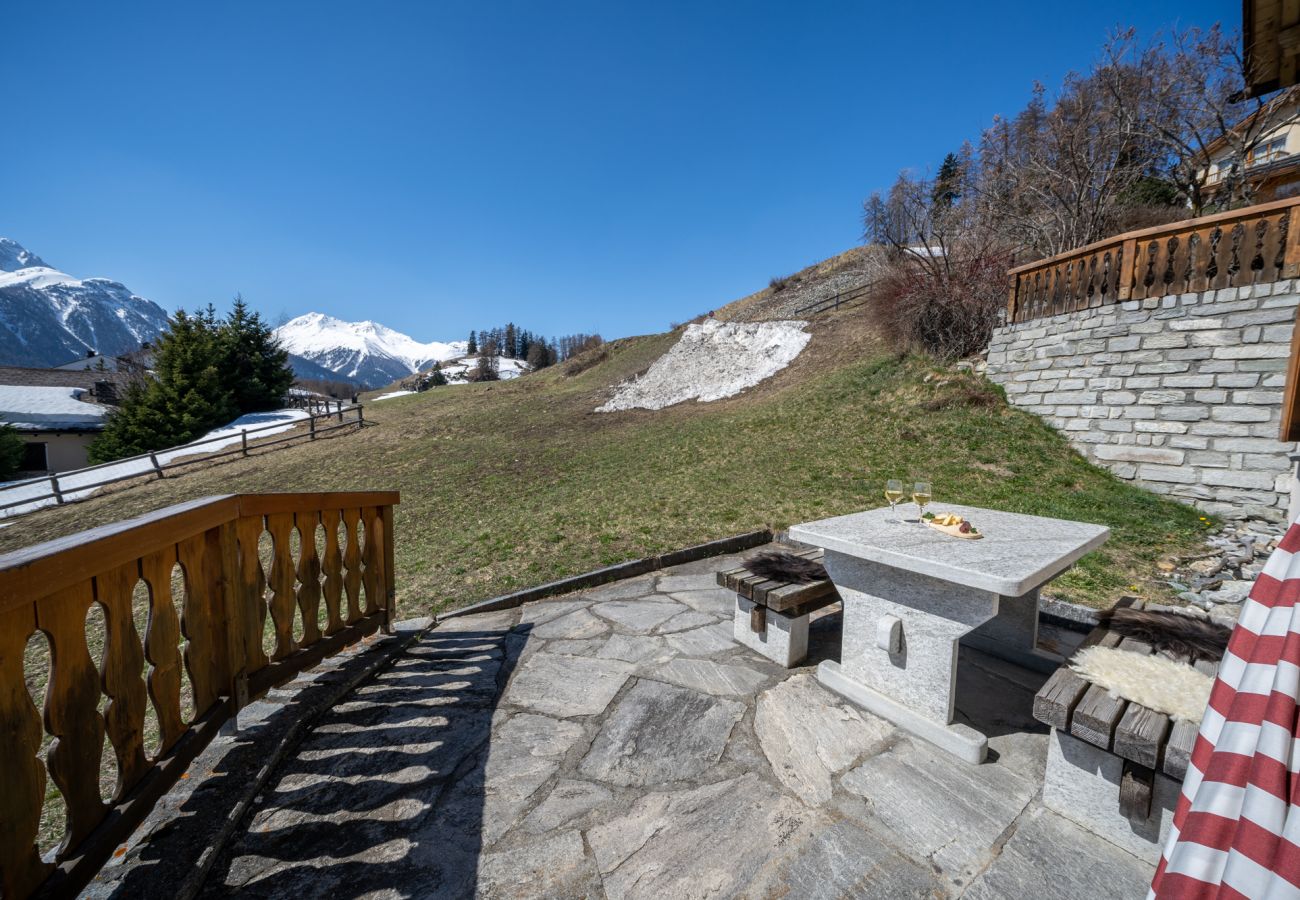 Ferienwohnung in Ftan - CHASA MUNT PLAN: SCHÖNE 3.5 ZIMMERWOHNUNG MIT AUSSICHT AUF DIE UNTERENGADINER DOLOMITEN