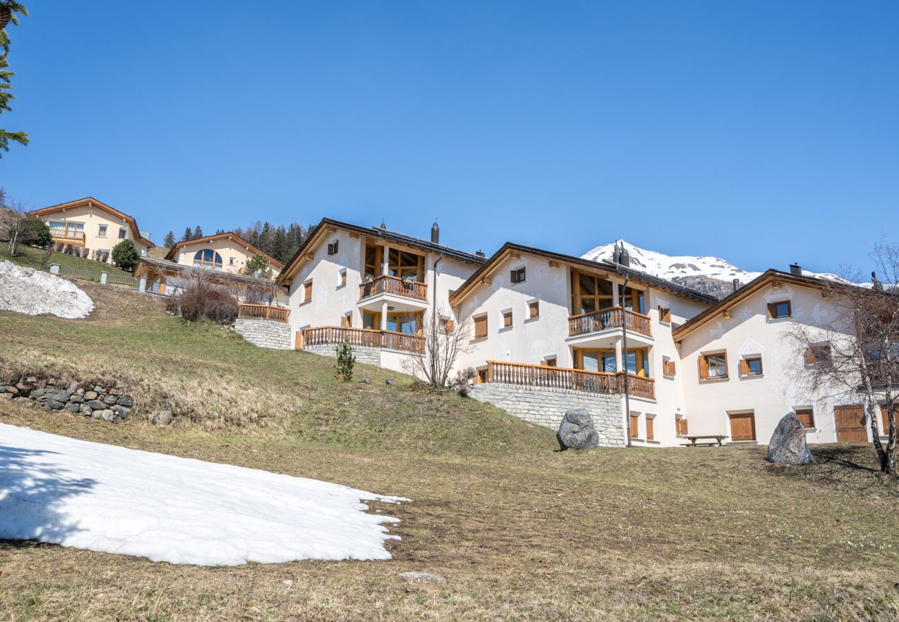 Ferienwohnung in Ftan - CHASA MUNT PLAN: SCHÖNE 3.5 ZIMMERWOHNUNG MIT AUSSICHT AUF DIE UNTERENGADINER DOLOMITEN