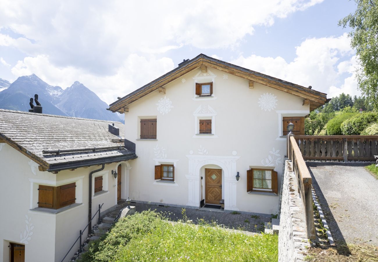 Ferienwohnung in Ftan - Chasa Munt Plan: Schöne 3.5 Zimmerwohnung mit Aussicht auf die Unterengadiner Dolomiten